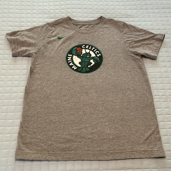 Nike Tops - 🎄Maine Celtics Shirt🎁